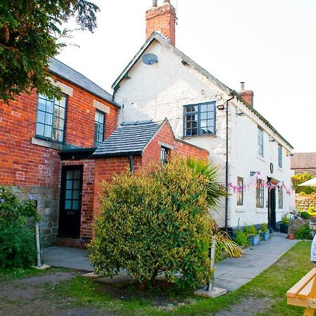 Hotel The Spotted Cow Belper Exteriér fotografie
